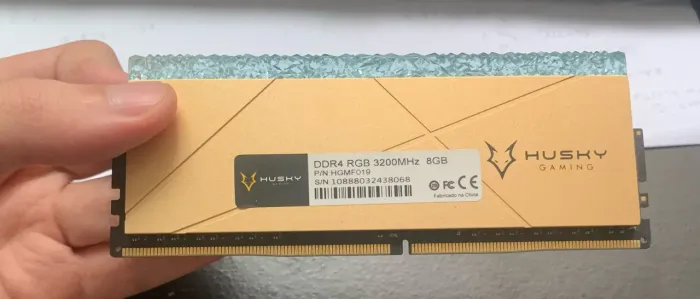 Memória Ram Husky Gaming Dourada RGB 8GB 3200MHZ