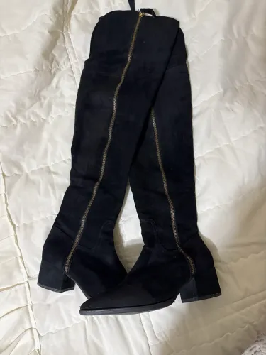 Bota cano alto Luiza Barcelos veludo