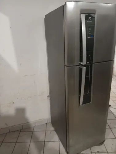 Geladeira Electrolux Frost Free inox gelando perfeitamente 