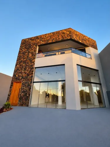 Sala Comercial Nova em Torres/RS, 140m² e pé direito alto