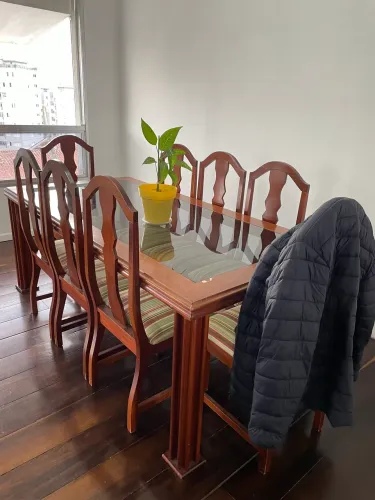 Mesa c/ 8 cadeiras madeira de lei