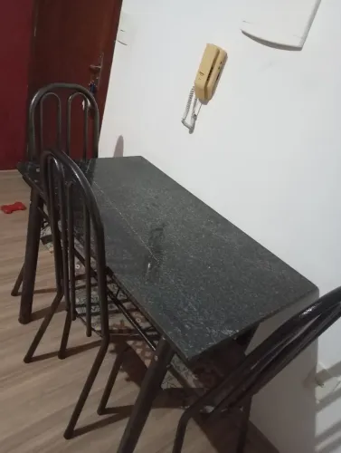 Mesa de granito 4 cadeiras 