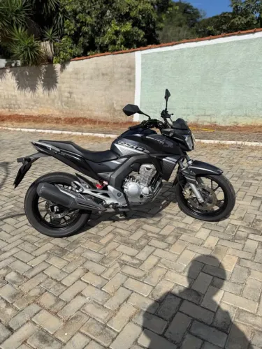 Vendo moto muito nova