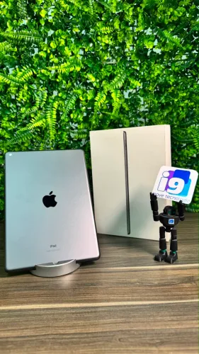 iPad (9° Geração) A2602  Cor space Gray  Apple A13 Bionic C/ caixa e cabo 