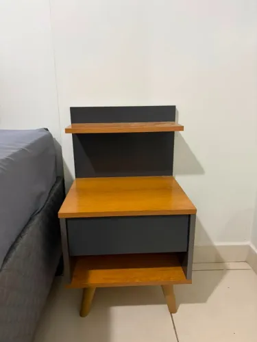 Mesinha de cabeceira