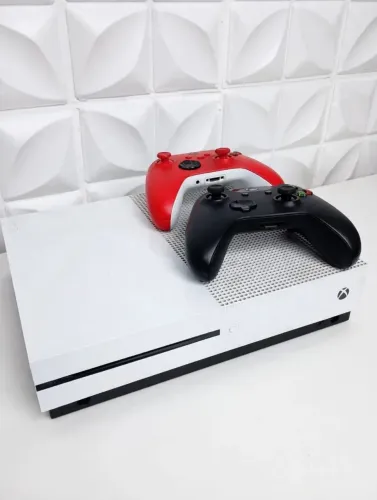 Vendo Xbox on, Com 6 jogos inclusos e dois controles originais