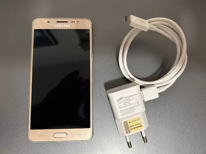 Samsung Galaxy J5 Metal Dual SIM 16 GB dourado 2 GB RAM