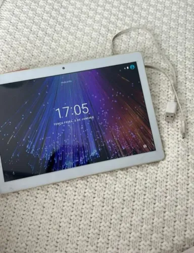 Vendo tablet Multilaser 10" semi novo com nota fiscal.