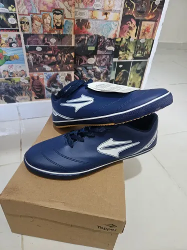 Chuteira Topper Azul Marinho e Prata (Tamanho 44 BR - Com Etiqueta)