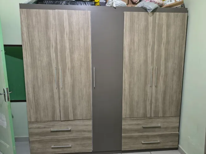 Guarda roupa semi novo