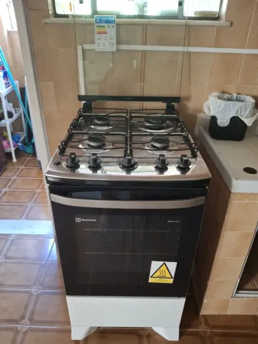Vendo Fogão Electrolux Efficient Seminovo