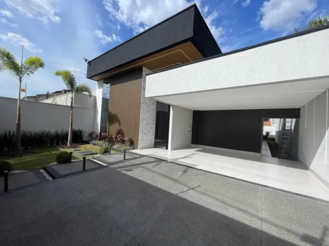 Casa Terrea Alto Padrão 192m² 3 Suítes Plenas + Office Piscina Setor Três Marias, Goiânia