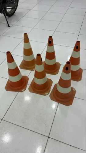 6 cones de sinalização