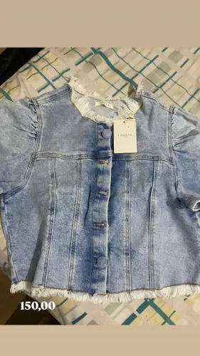 Jaqueta jeans cropped da TRAMA  TAM P 