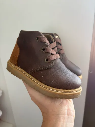 Bota tamanho 21