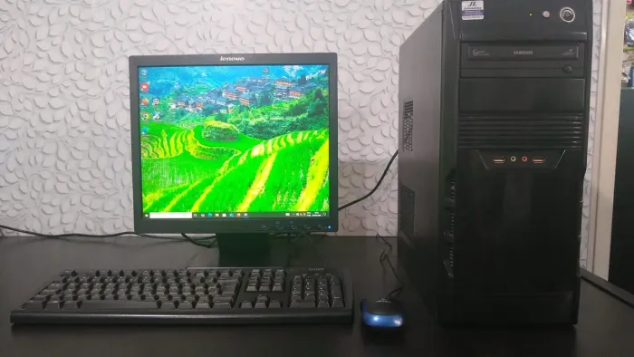 i3-2100 -(3.10 GHz) Memória RAM de 8 GB DDR3 1 SSD 240 HD 500 Monitor 17 polegadas
