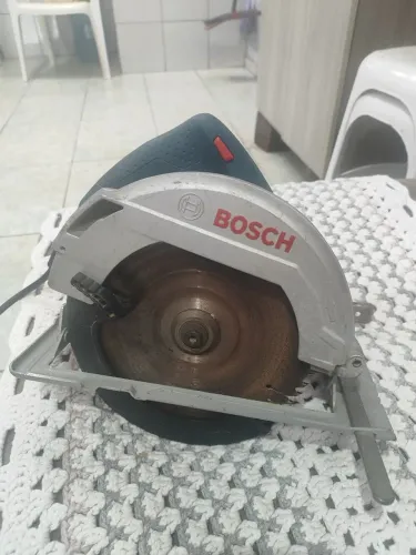 Serra circular Bosch seminova 