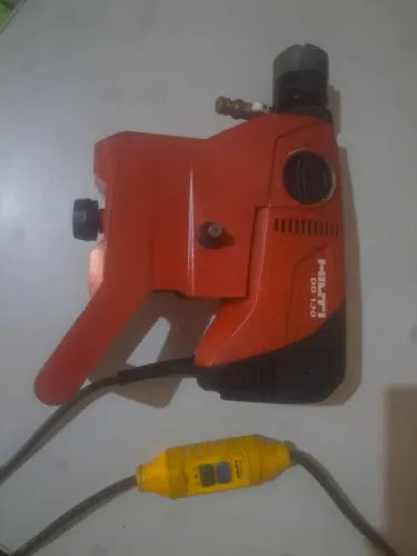 Perfuratriz hilti DD120
