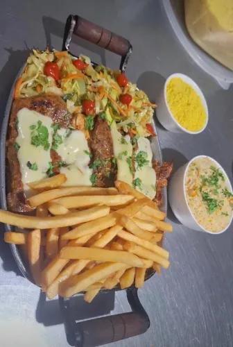 Precisa se de cozinheiro(a) ou auxiliar