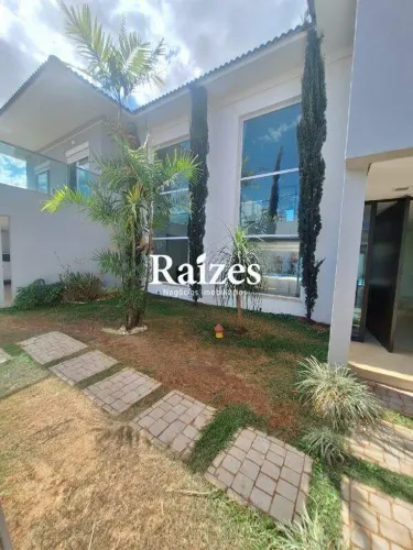 Casa com 5 suítes, piscina e espaço Gourmet no Alto Umuarama