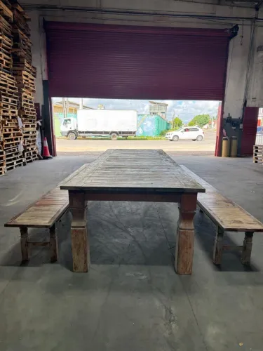 MESA DE MADEIRA MAÇIÇA 3,5M COM 2 BANCOS DE 3,5 M