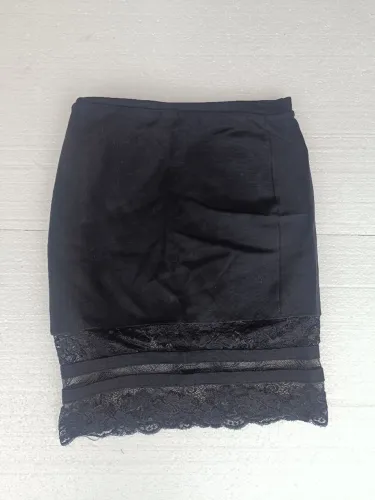 Saia preta com renda Tam 38