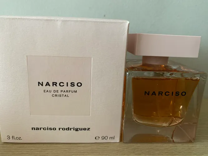 Perfume novo na caixa Narciso rodrigues