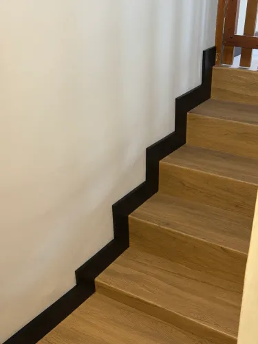 RODAPÉ / BOISERIE / PAINEL RIPADO EM POLIESTIRENO - ACABAMENTO FINO E SOFISTICADO!