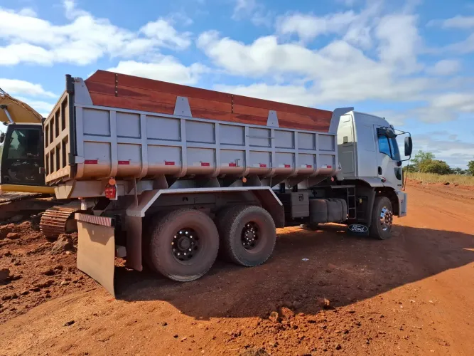 caminhao ford cargo 1932 basculante