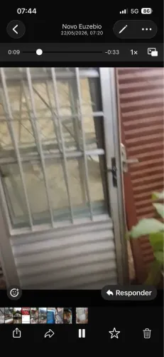 Duas portas de alumínio com vidro e grade e duas janelas de alumínio 4 folhas