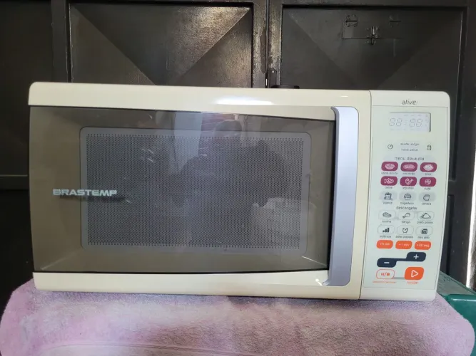 Microondas Brastemp semi novo