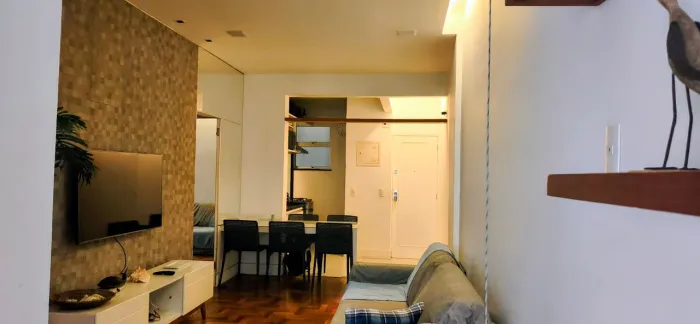 ? Copacabana, Quadra da Praia: 2 Quartos com Suíte e Potencial para Airbnb