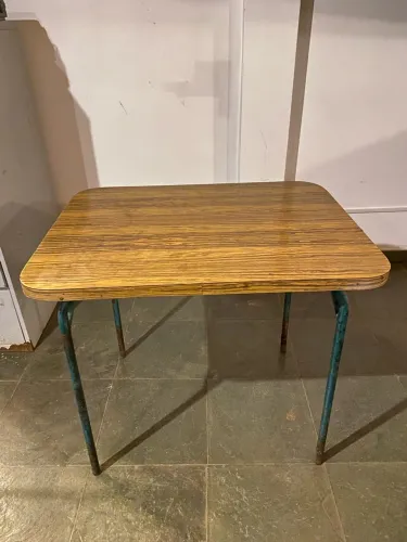 Mesa Antiga Fórmica Anos 70 Com Pés De Ferro Originais