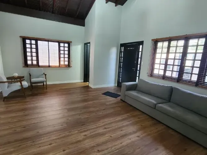 CASA NO BAIRRO GOIABEIRAS EM CUIABÁ/MT, AVALIA PERMUTA ATÉ 30% DO VALOR DE VENDA.