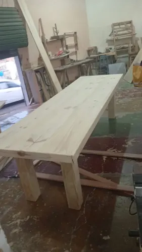 Mesa de madeira com sem verniz 
