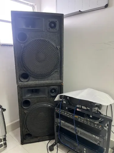 VENDO EQUIPAMENTO COMPLETO DE SOM R$2.000,00