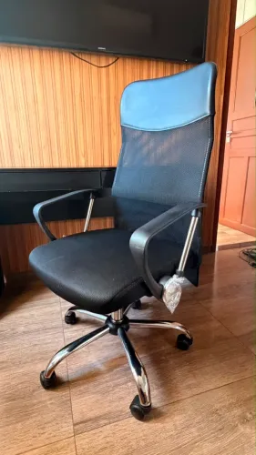 Kit mesa escritório presidente e cadeira giratória 