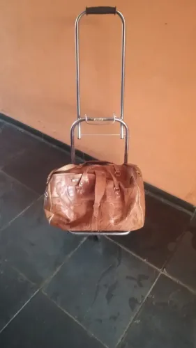 Carrinho metal transporte malas caixas