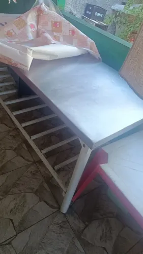 Mesa com tampo de inox,mas chapa de lanche ,mesa 1,90x80x90 , buffet com seis cubas,de 5 l