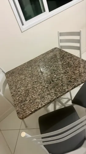 Mesa tampo de granito