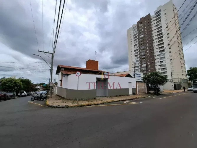 Sobrado à venda no bairro São Judas em Piracicaba com 4 quartos e alto padrão construtivo.