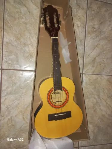 Cavaquinho semi novo barato