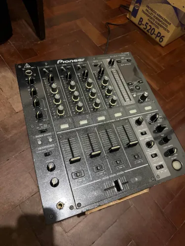 Mixer para DJ Pioneer DJM-700 completamente revisado e funcional