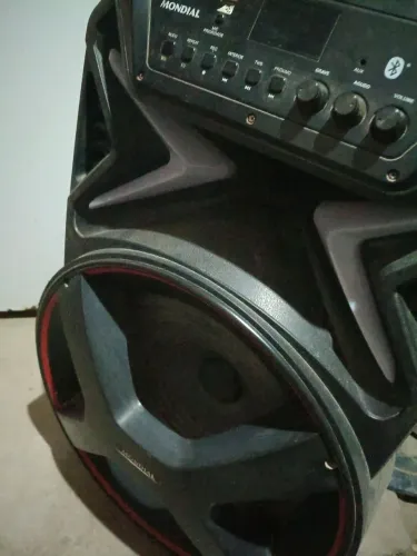 Vendo uma caixa mundial 700 whats estado de conservação.