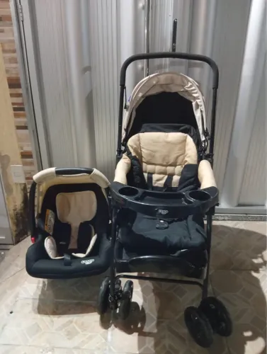 Carrinho e Bebê Conforto