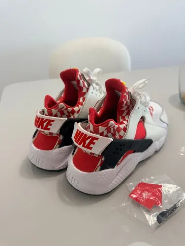 Nike Air Huarache Premium QS x Liverpool FC