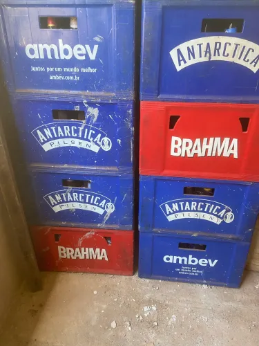 12 engradados de cerveja de 600 ml 40 reais cada