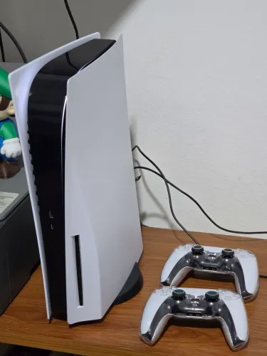 PS5 midia física + 2 joystick