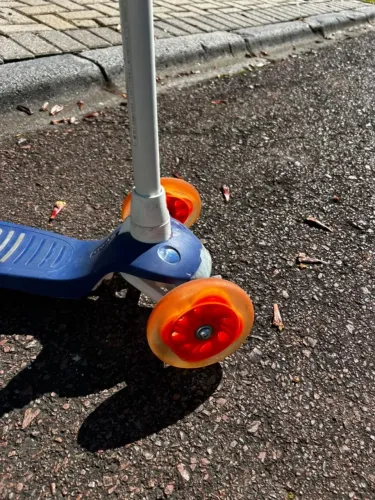 Patinete infantil - com luzes nas rodas