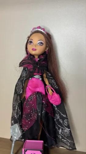 Boneca Ever After High Briar Legacy Day